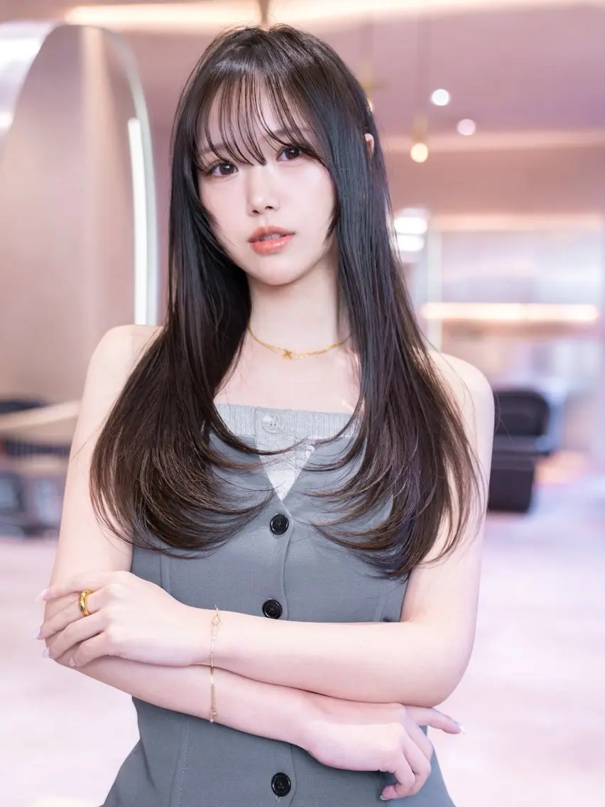 ロング レイヤーカット 小顔カット カット ヘアカラー トリートメント レイヤー似合わせ 透明感カラーりきやのヘアスタイル