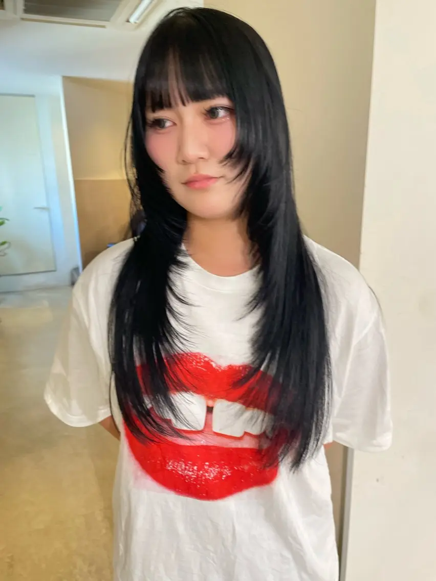 ロング カラー ロングレイヤー 顔まわりレイヤー レイヤーカット ロング シャギー カット ヘアカラー トリートメント MIU/ルーツカラー 顔まわりレイヤーのヘアスタイル