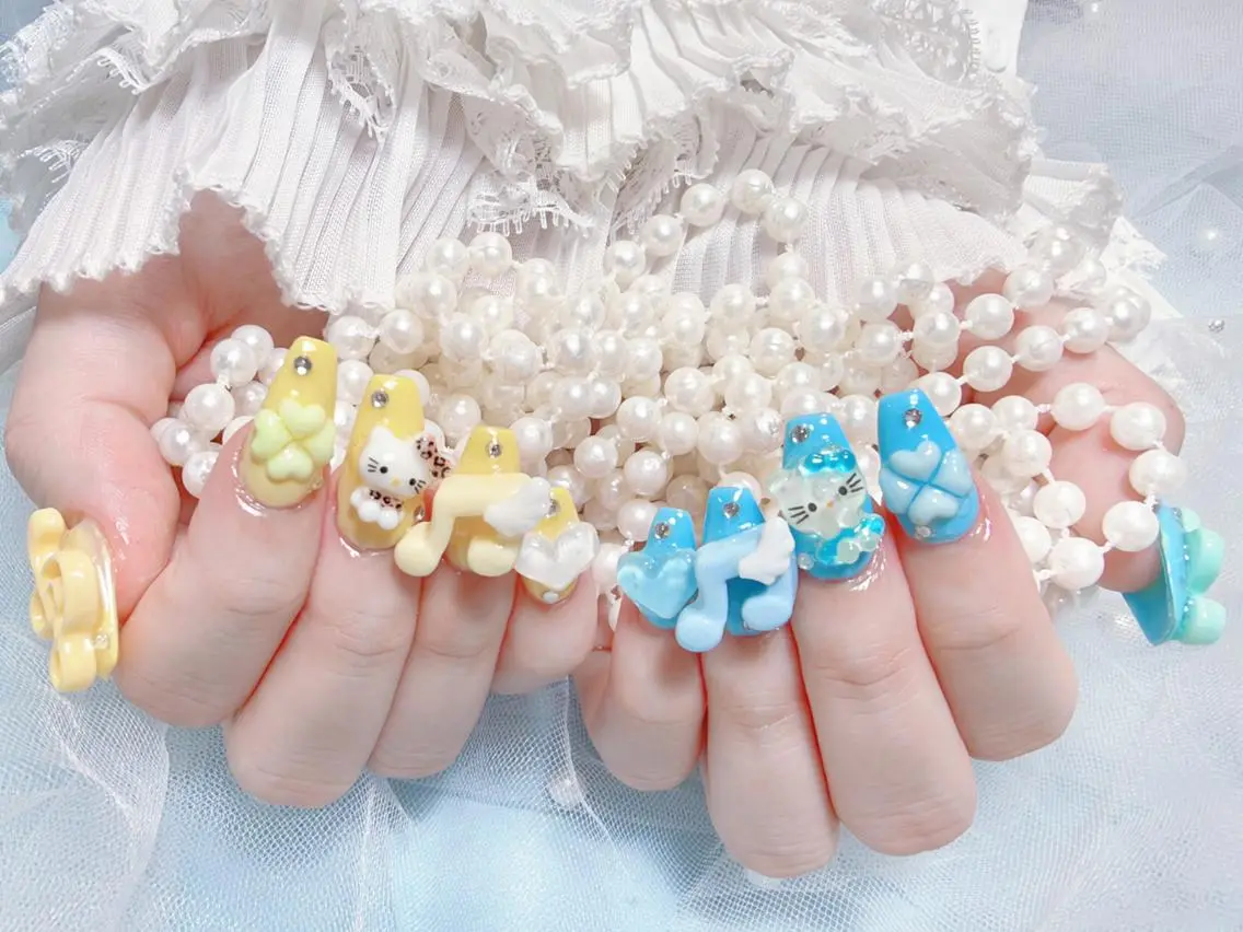 ネイル アートネイル オーロラネイル 長さ出し ガーリー キラキラネイル ハンドネイル 🐳彩羽チップ 長さだし専門🐳のネイルデザイン