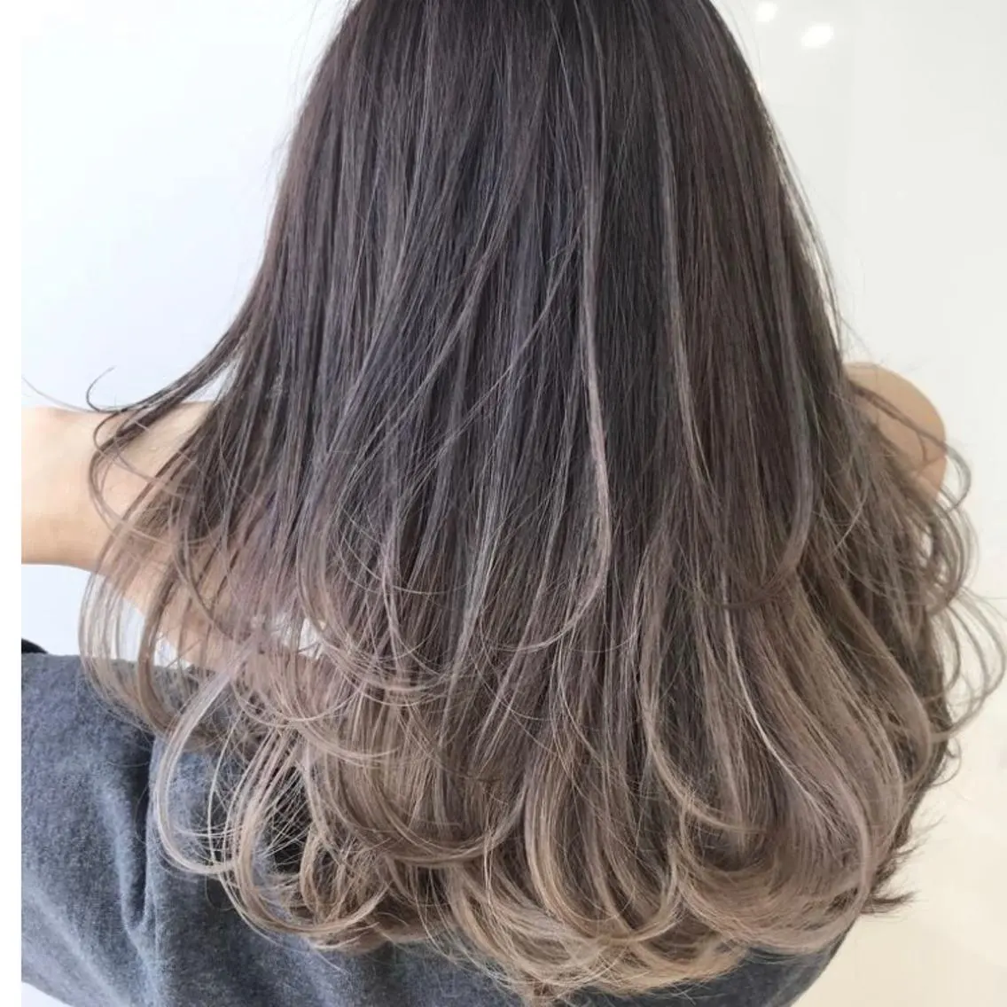 セミロング カラー ヘアカラー 柴田 日菜子のヘアスタイル