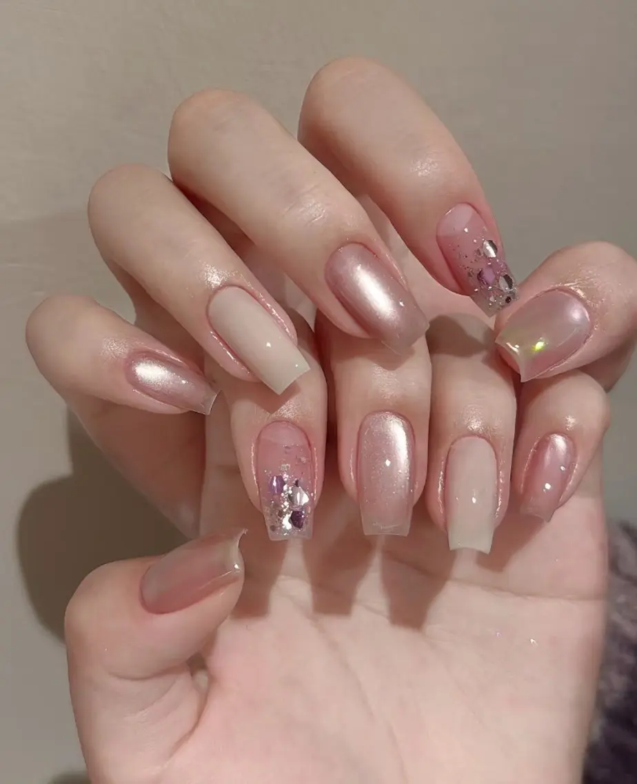 ネイル チークネイル 長さ出し フラワーネイル フレンチネイル ガーリー ハンドネイル ハンドケア Sun Nail 池袋のエステ・リラクイメージ