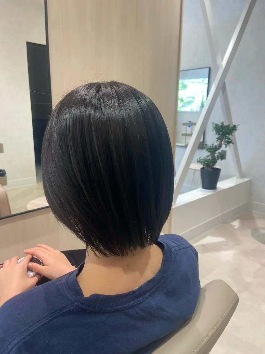 ショート カラー ヘアカラー 🎀艶カラー/ 縮毛矯正🤍ミイナのヘアスタイル