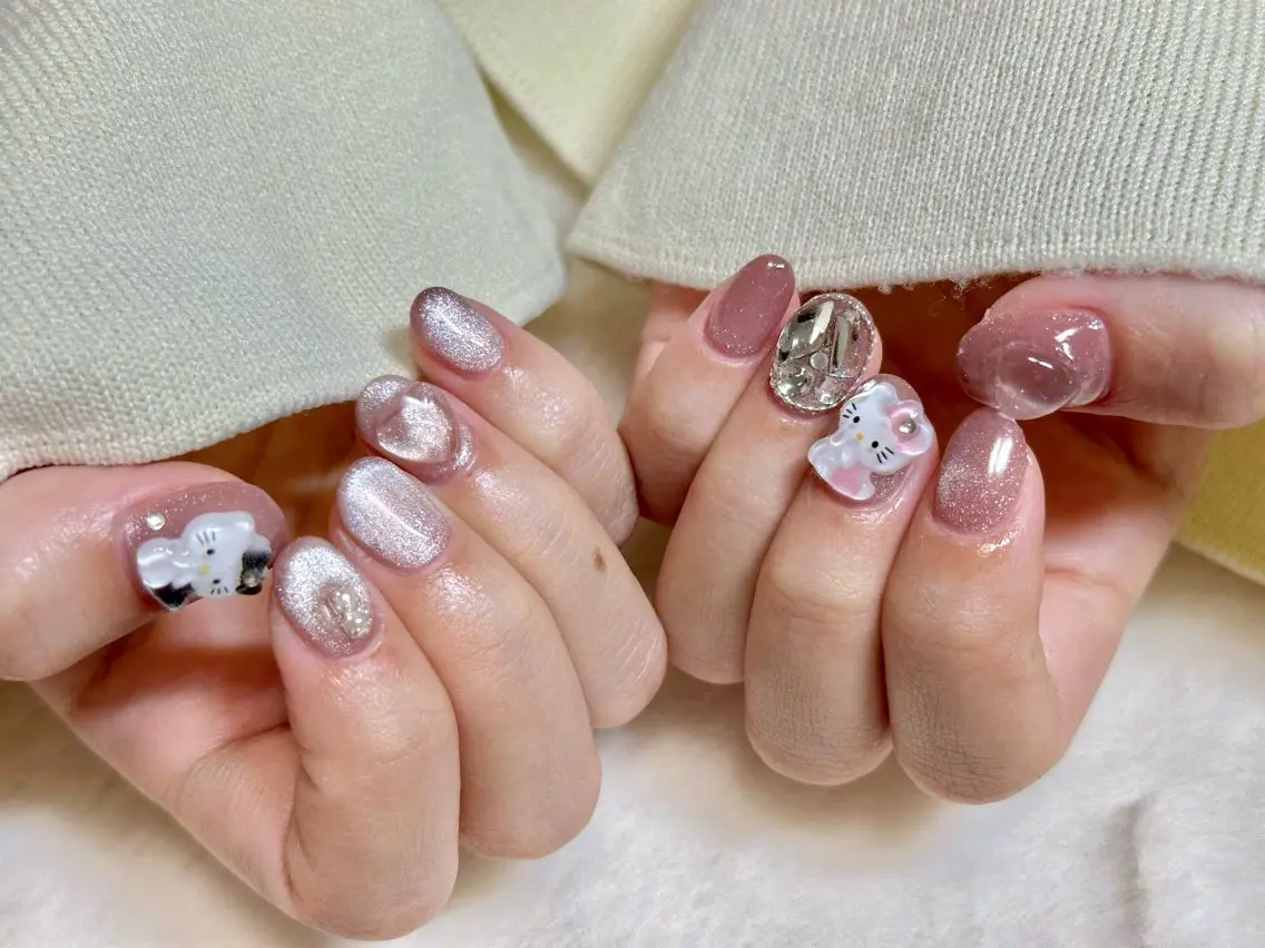 ショート ハンドネイル yuka ⭐︎のネイルデザイン