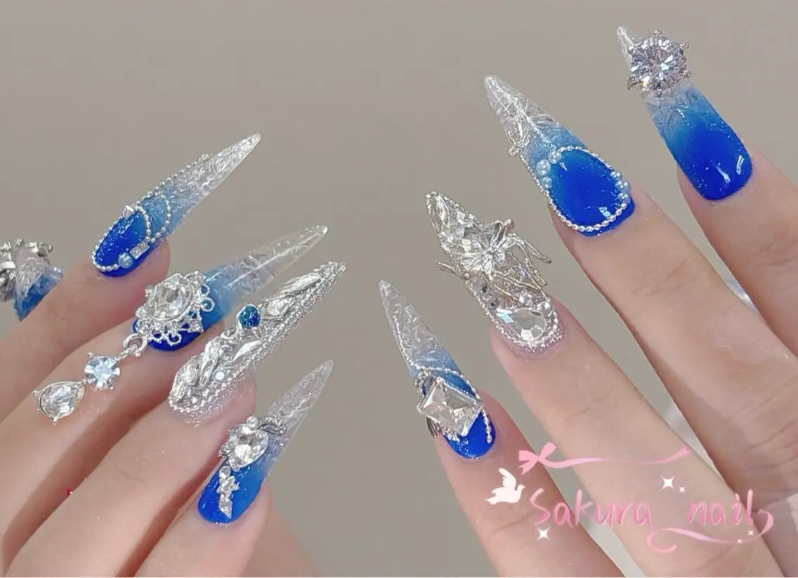 ネイル オーロラネイル クリアネイル フレンチネイル ジェルネイル ガーリー ハンドネイル Sakura Nail Salonのネイルデザイン