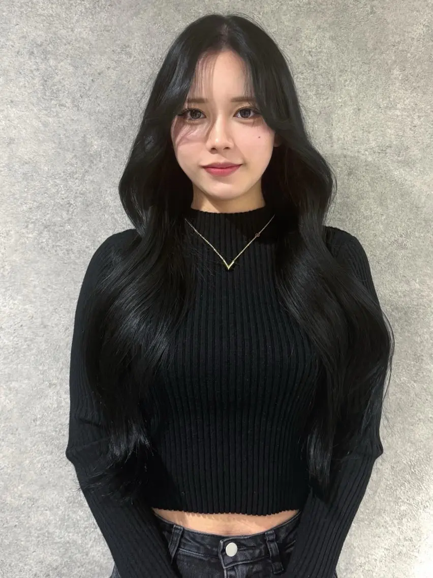 ロング カラー 紅都🫧赤みなし 透明感水光カラーのヘアスタイル