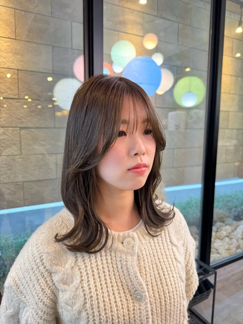 ミディアム カラー ベージュカラー 透明感カラー オリーブベージュ カット ヘアカラー トリートメント 山本 望華のヘアスタイル