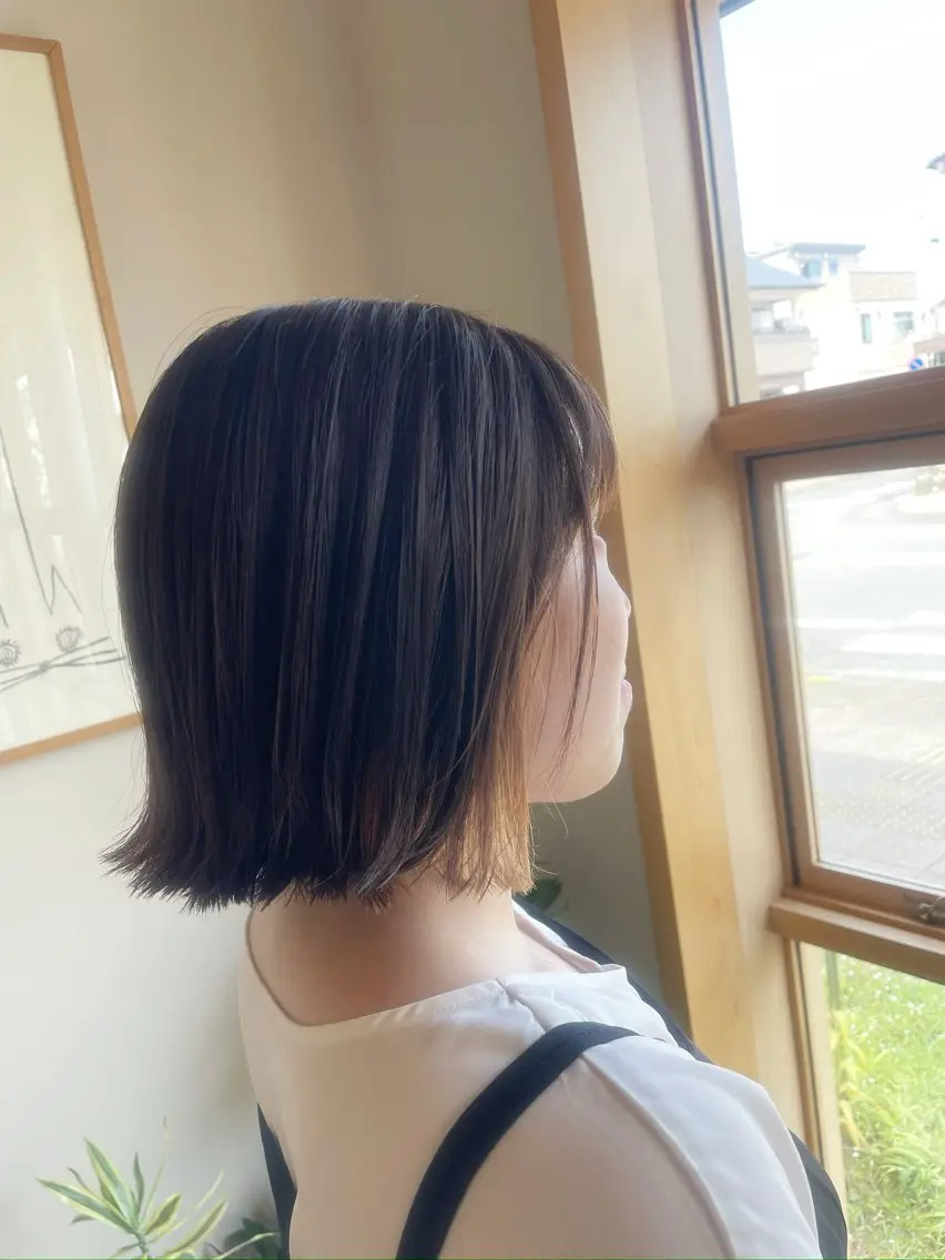 ショート カラー ベージュカラー インナーカラー ボブ 伊東 咲織のヘアスタイル