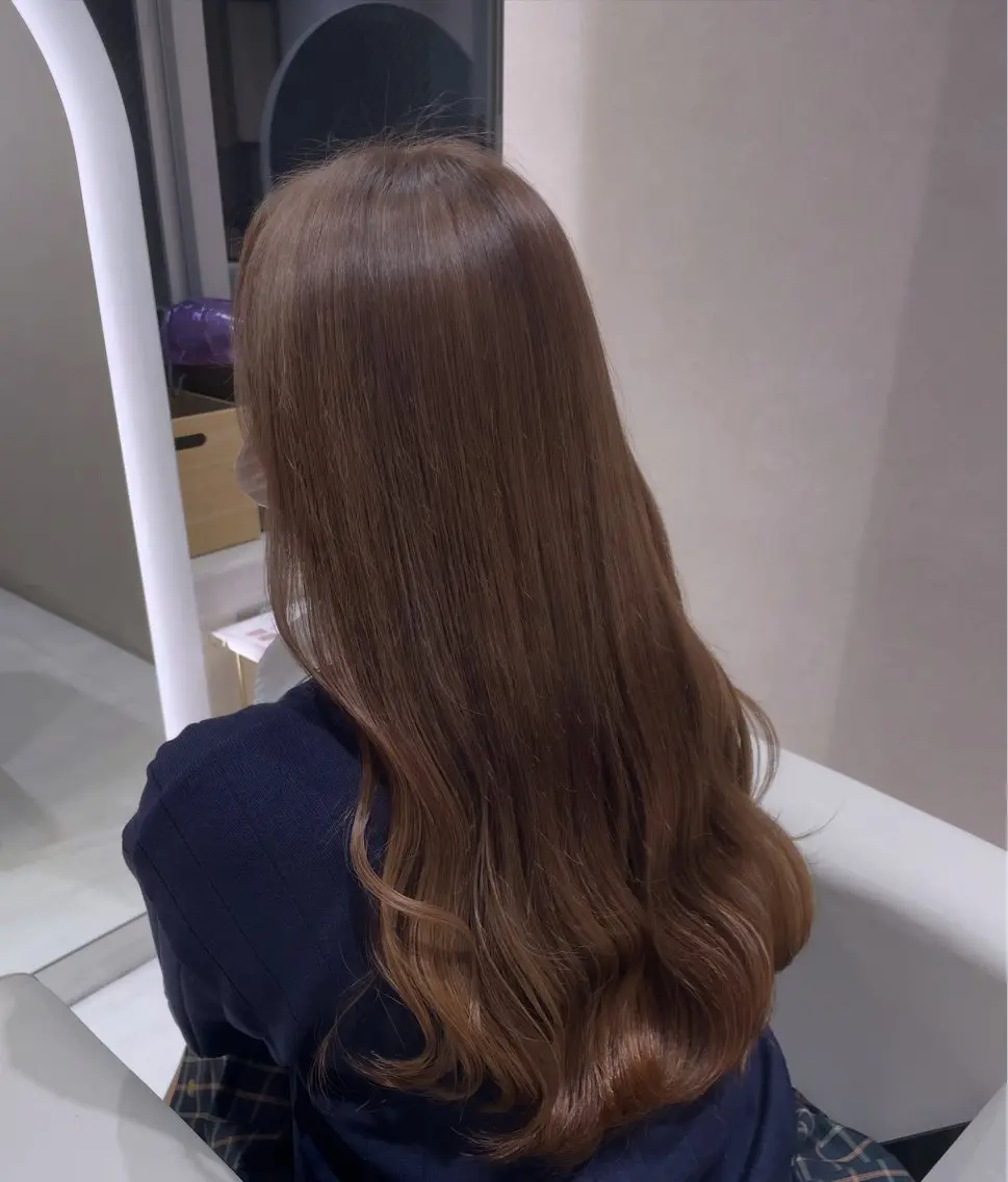ロング カラー ベージュカラー ブリーチ ヘアカラー emusalon Rinaのヘアスタイル