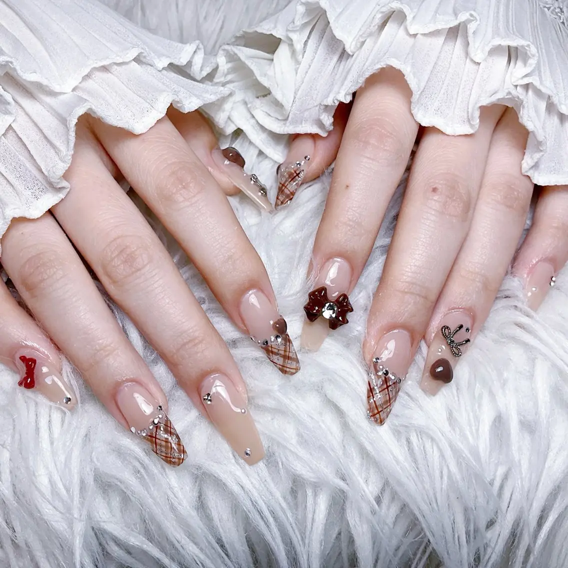 ネイル ハンドネイル 🍭Yun nail hyejin🌸のネイルデザイン