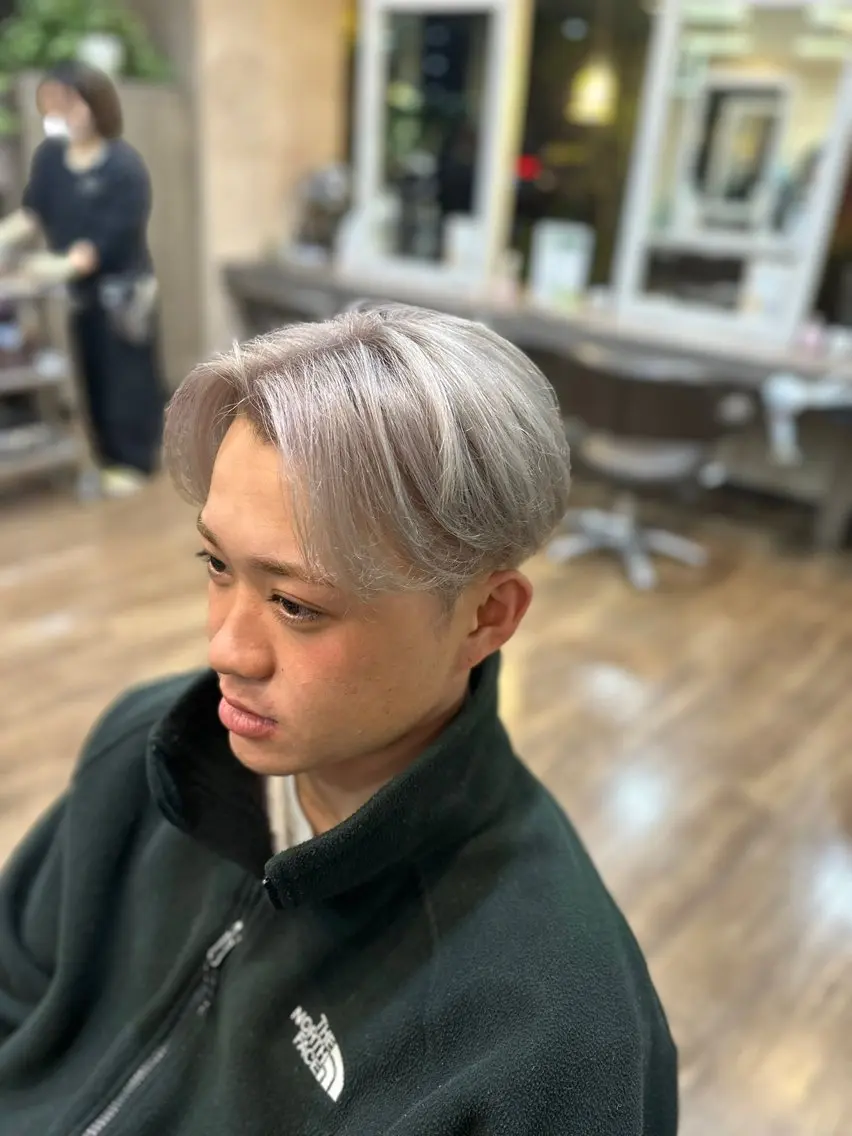 ショート カラー ハイトーンカラー カット ヘアカラー 小川 音哉「fluer」のヘアスタイル
