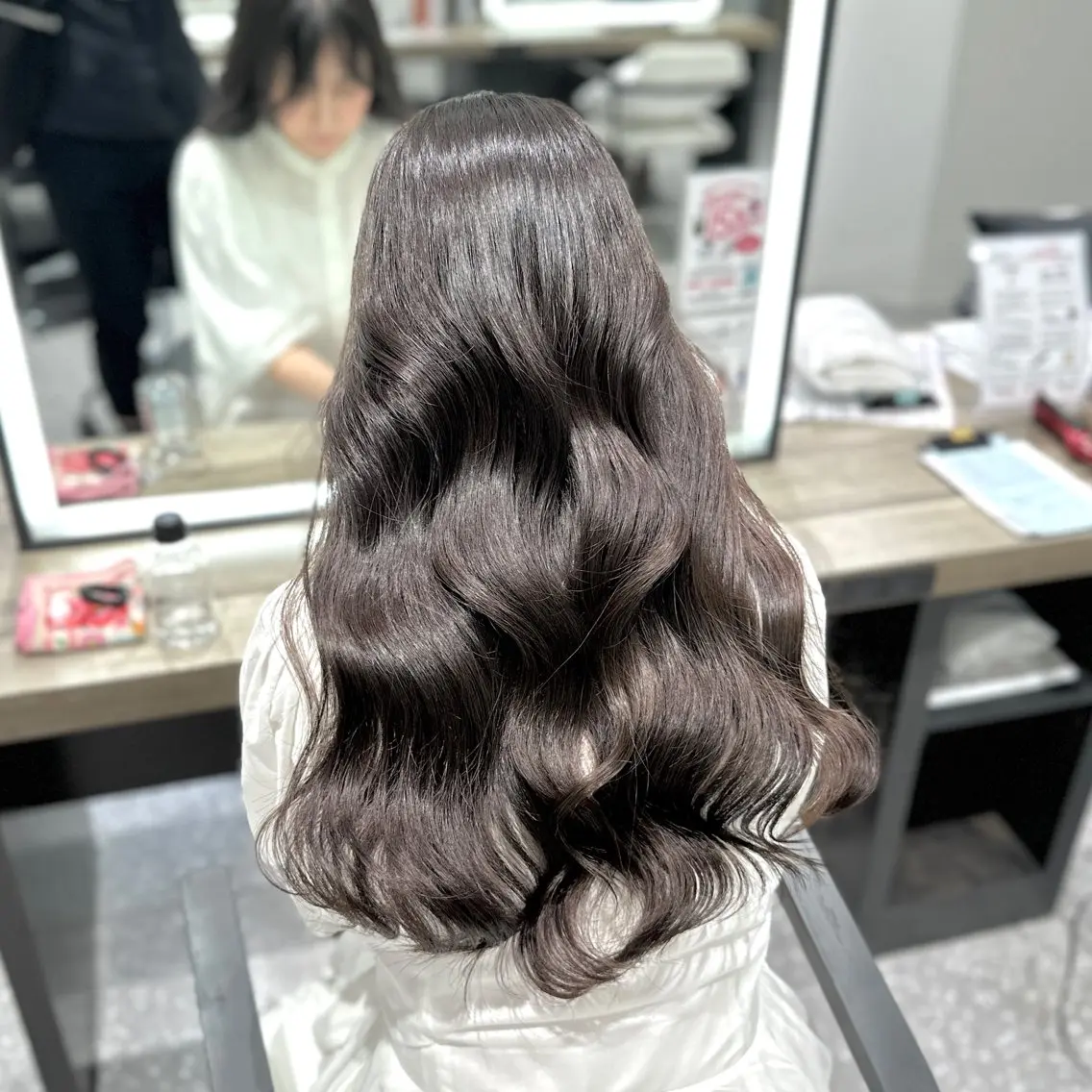 ロング カラー 透明感カラー グレージュ レイヤー/グレージュ メンズパーマのヘアスタイル