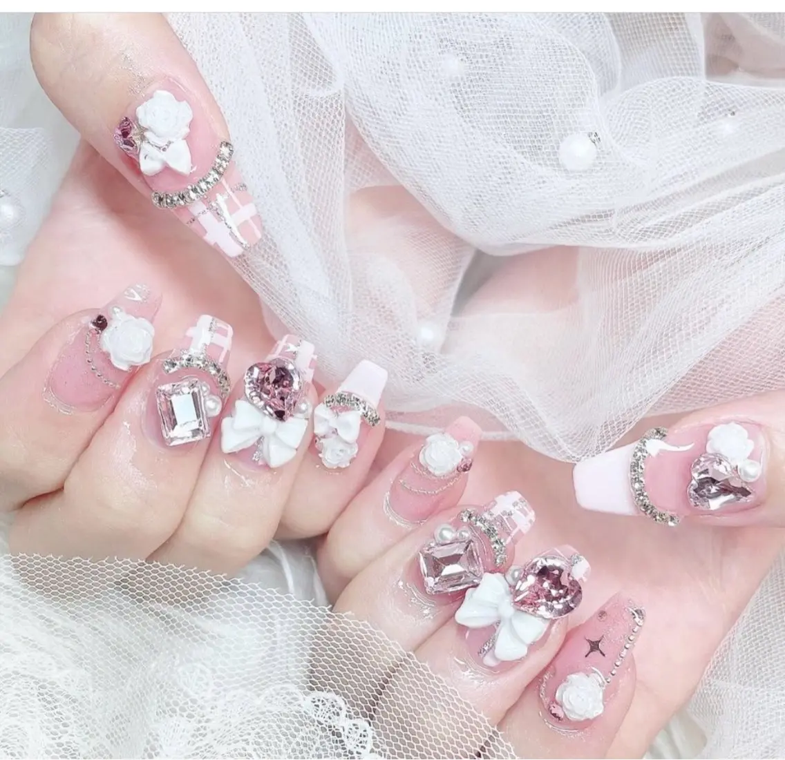 ネイル フレンチネイル キラキラネイル マグネットネイル ミラーネイル ニュアンスネイル ハンドネイル Tira Nailのネイルデザイン