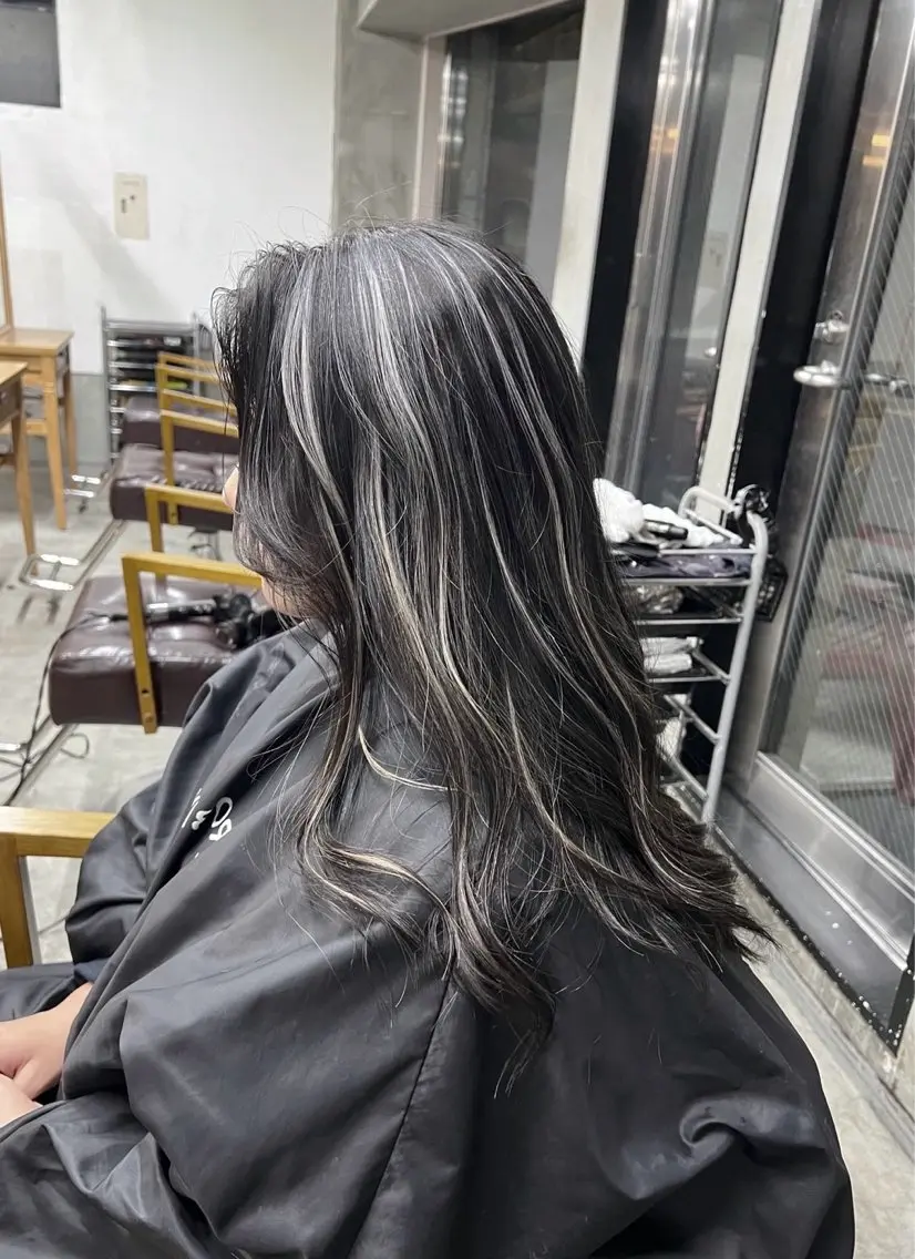 ロング カラー ダークグレー ダークグレージュ グレージュ ハイライトカラー ハイライト ヘアカラー トリートメント 指名数No.1 /NAOYAのヘアスタイル