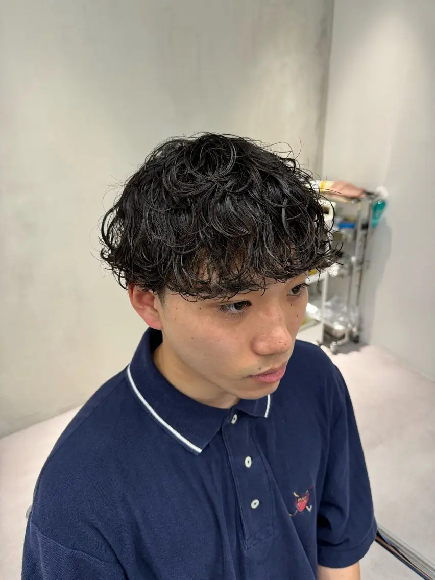 ショート パーマ メンズ メンズパーマ 波巻きスパイラルパー マ/シャドウパーマ駿のヘアスタイル