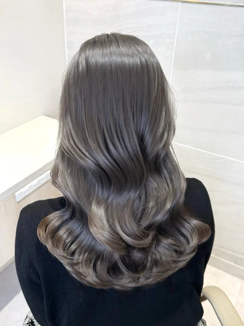 ロング カラー アッシュ アッシュブラウン ブラウンカラー イルミナカラー カット ヘアカラー トリートメント 透明感カラー🌿 グレージュ🐺陽介のヘアスタイル