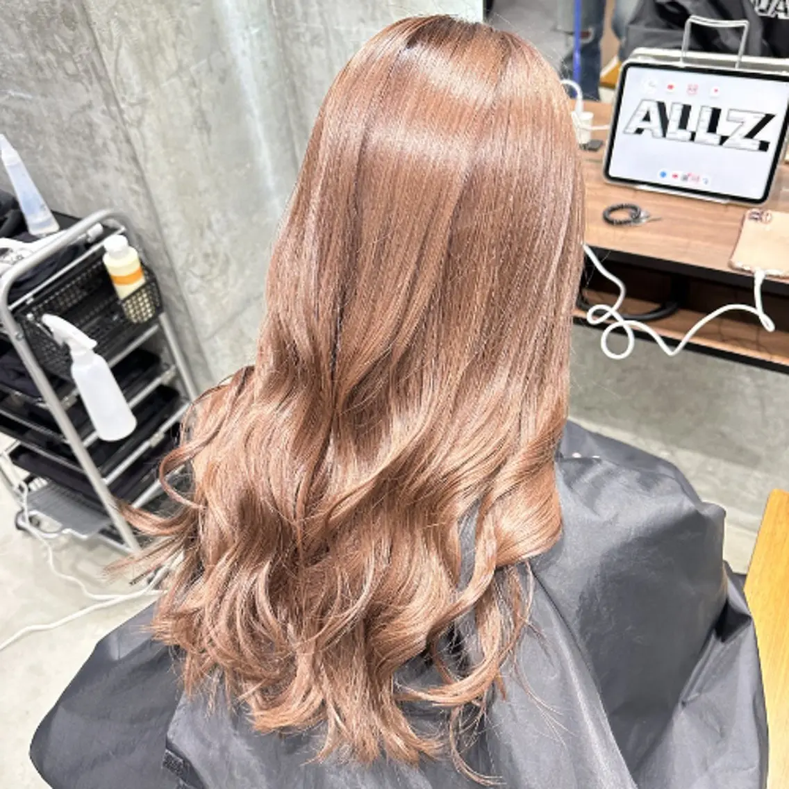 ロング カラー ブラウンカラー ヘアカラー トリートメント 青木 春実のヘアスタイル