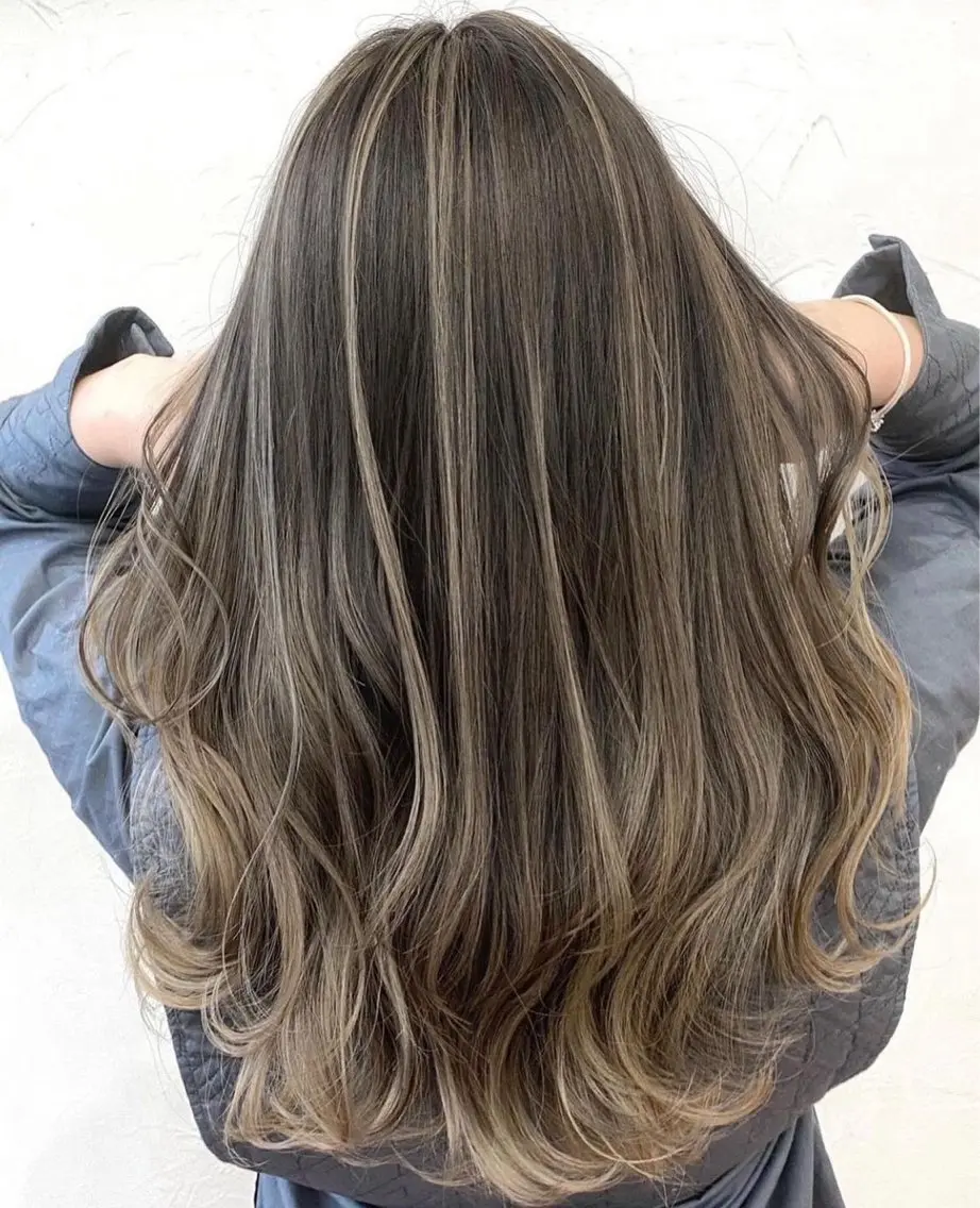 カラー ヘアカラー KAEDE🎀 ハイライトのヘアスタイル
