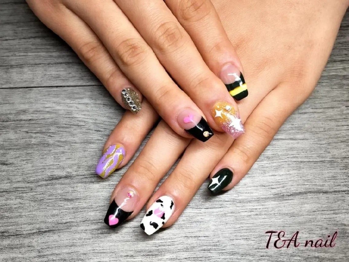 ミディアム ネイル アニマル柄 長さ出し フレンチネイル ジェルネイル ハート T&A nailのネイルデザイン