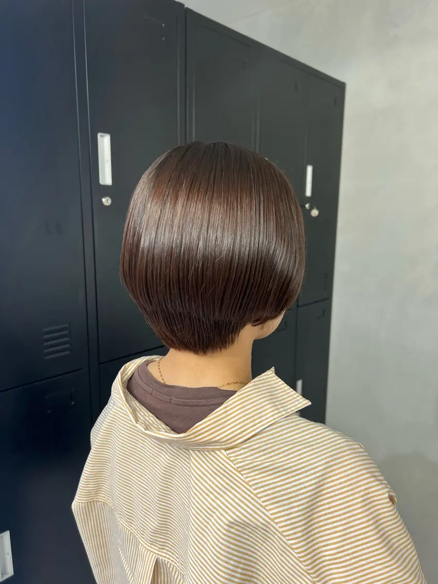 ショート カラー 小森聖奈 韓国風レイヤーカットのヘアスタイル