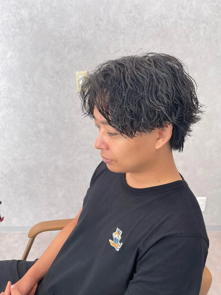 ミディアム パーマ メンズ ミディアムパーマ センターパート メンズパーマ 波巻きパーマ カット パーマ メンズパーマ職人/ 天神/tatsukiのヘアスタイル