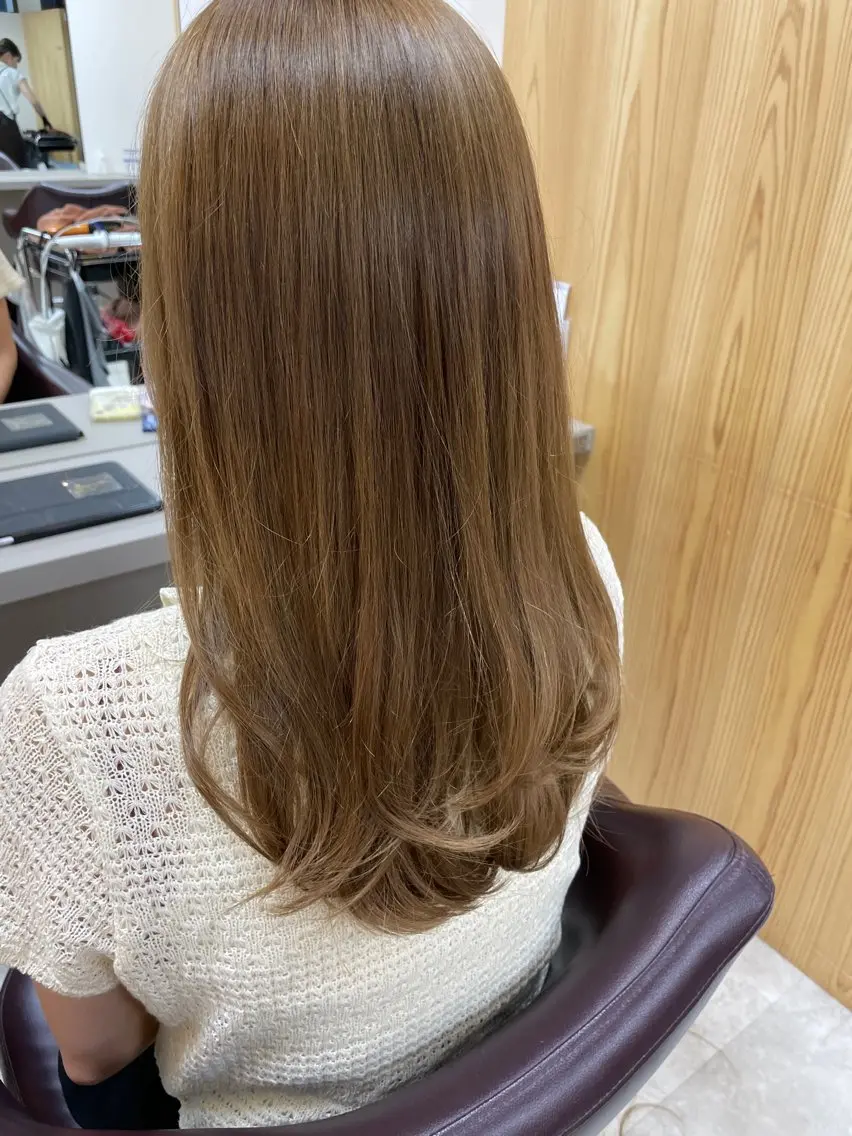 セミロング カラー くるくるパーマ aikoのヘアスタイル