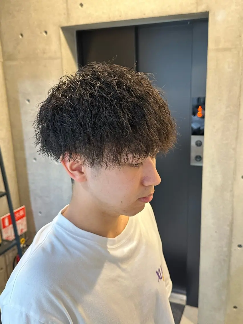 パーマ メンズ メンズ就活ヘア メンズパーマ 波巻きパーマ スパイラルパーマ 梅田中崎町メンズ 美容師ユースケのヘアスタイル