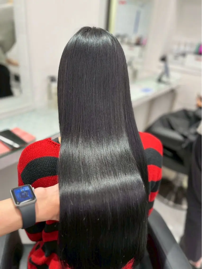 セミロング カット 縮毛矯正 暗髪うる艶ヘア🫧 yumi🐈‍⬛🪽のヘアスタイル