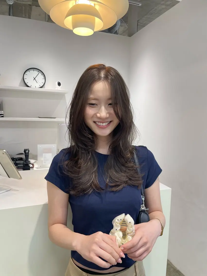 ロング カラー 透明感カラー レイヤーカット カット ヘアカラー トリートメント H I ＮＡのヘアスタイル