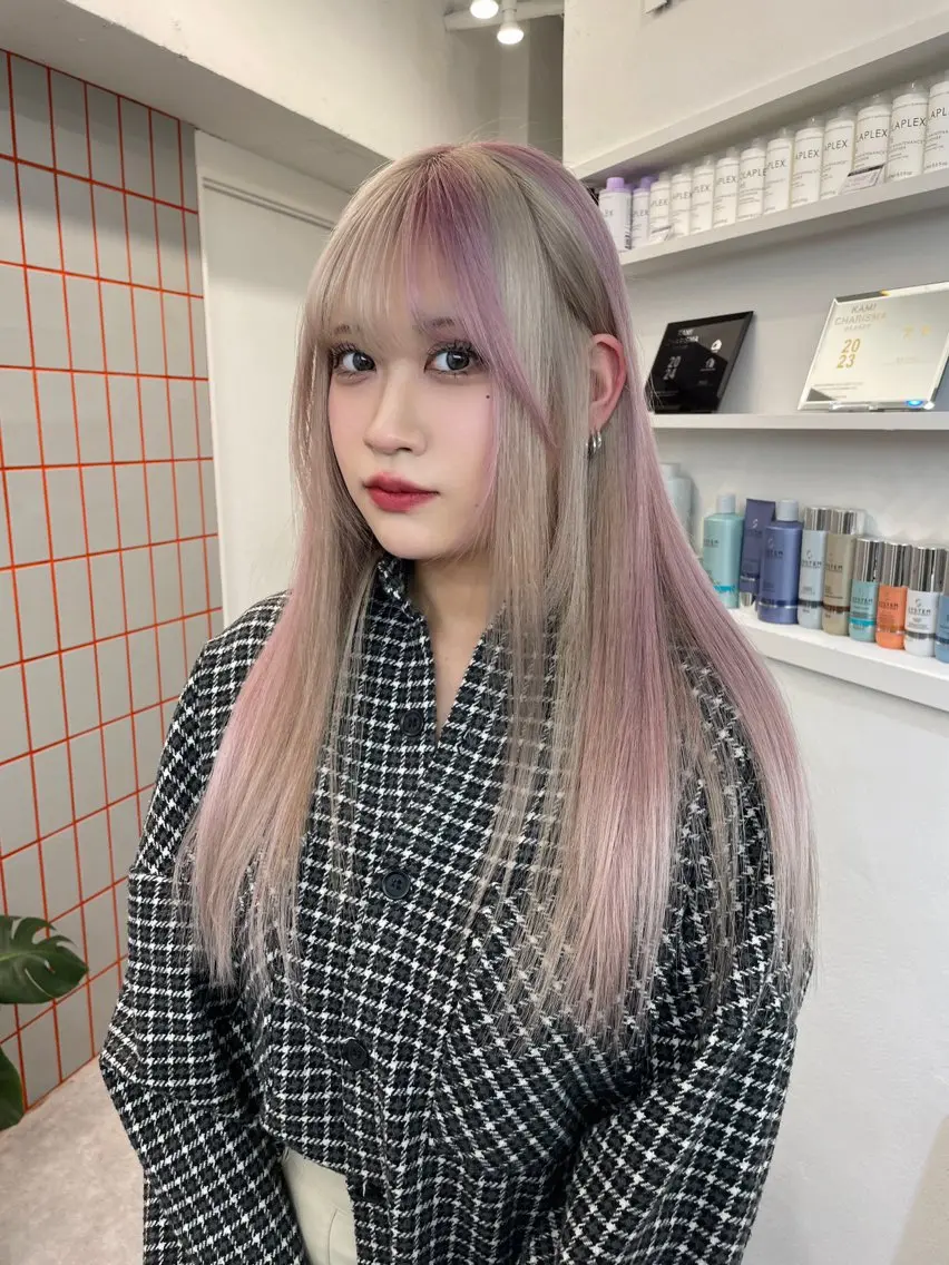 ロング カラー ベージュカラー ブリーチ デザインカラー ハイトーンカラー ミルクティーベージュ ヘアカラー グレージュ/ベージュ 🎀momo🎀のヘアスタイル