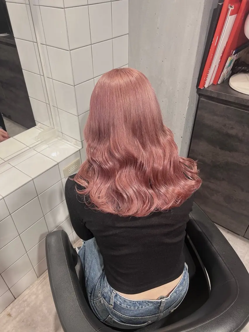 ロング カラー ハイトーンカラー 🦄レイヤーカットのヘアスタイル