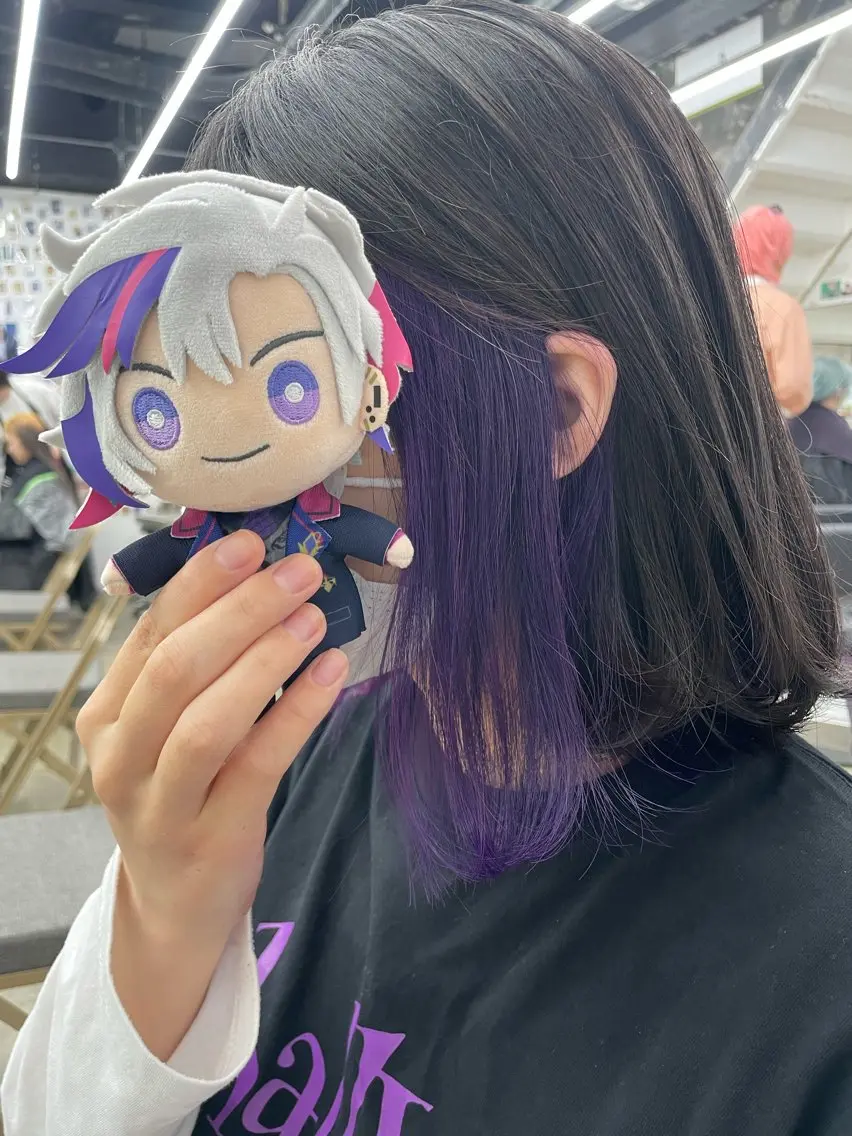 ミディアム カラー ヘアカラー インナーカラー 推し ブリーチ 髪質改善のヘアスタイル