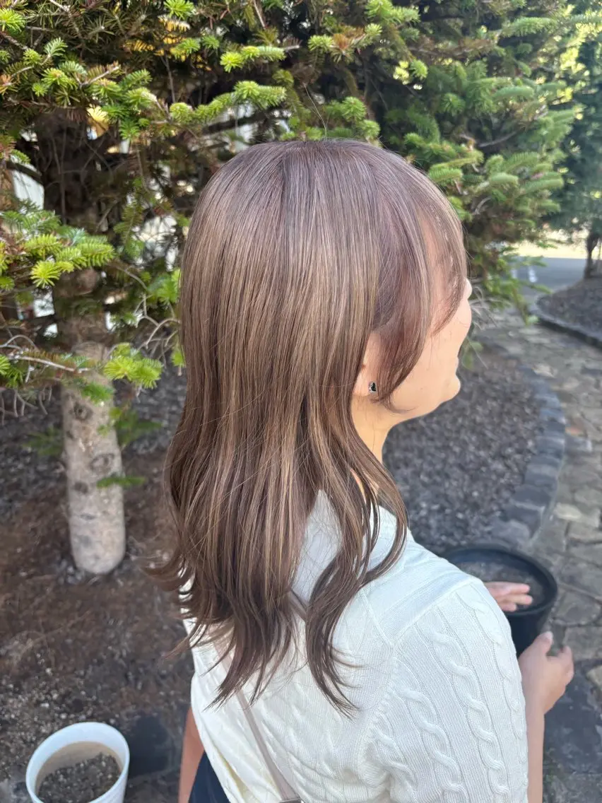 セミロング カラー ブリーチ ヘアカラー Flat /rina🧸のヘアスタイル