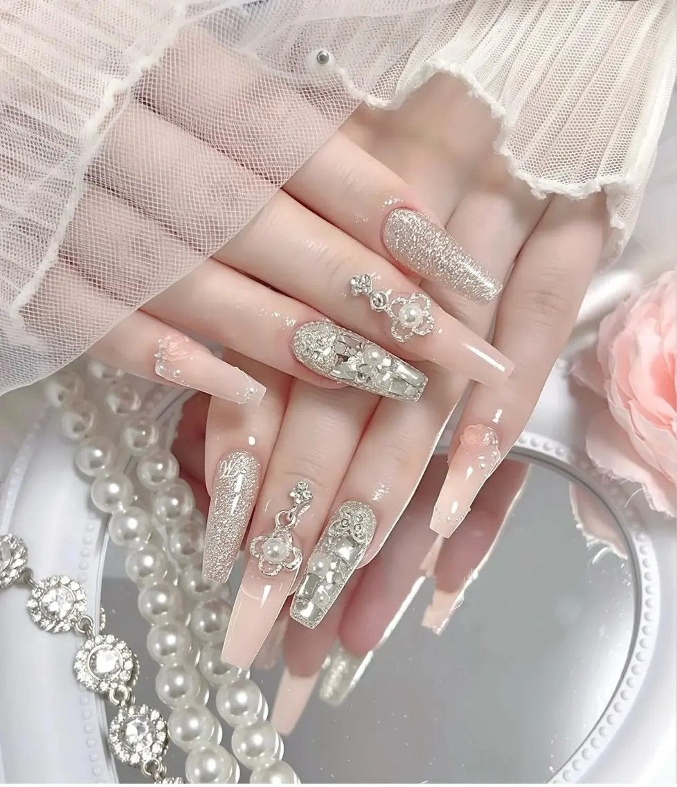 ロング 外国人風カラー 韓国風ヘア ハンドネイル E🌷nail 長さだし専門店のネイルデザイン