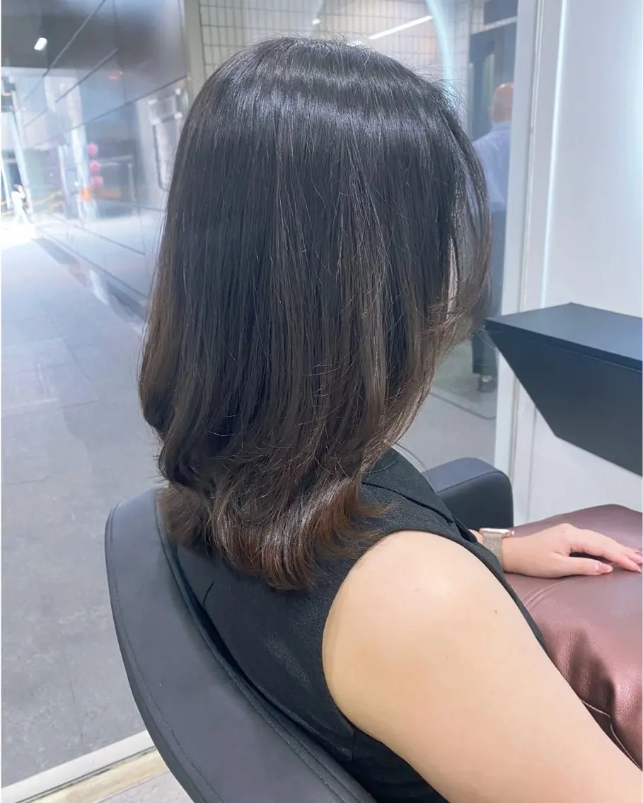 ミディアム 友田 千栄のヘアスタイル