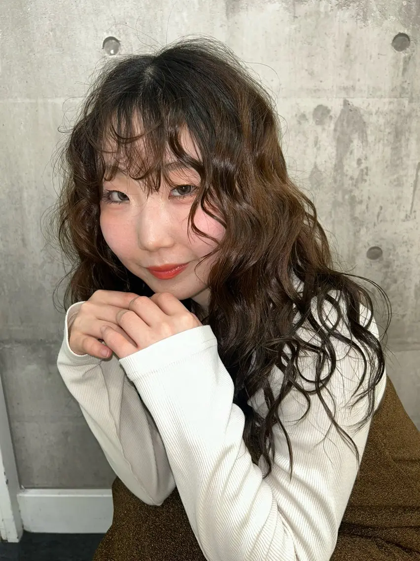 ロング ユキマツ ヒサのヘアスタイル