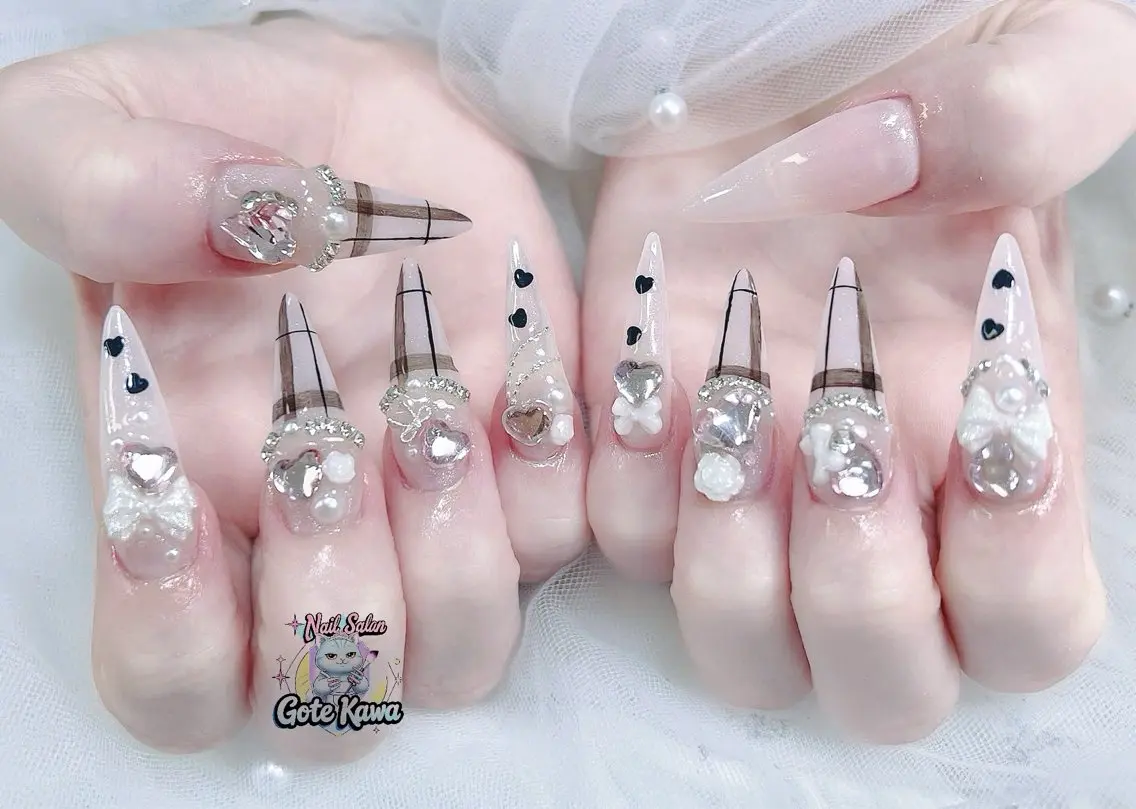 ネイル アートネイル キラキラネイル スカルプネイル ハンドネイル ハンドケア Gote Kawa nail salonのネイルデザイン