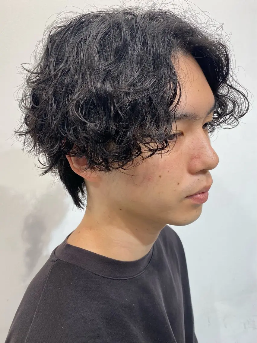 ミディアム パーマ メンズ ミディアムパーマ センターパート メンズパーマ 波巻きパーマ スパイラルパーマ カット パーマ ［似合わせヘア］ ✂︎OGURO✂︎のヘアスタイル
