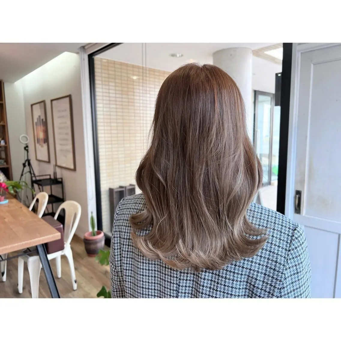 ロング カラー ベージュカラー ブリーチ ブラウンカラー ヘアカラー トリートメント ツキダテ ユイのヘアスタイル