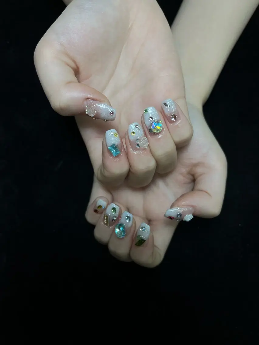 ネイル ハンドネイル ongles chicのネイルデザイン