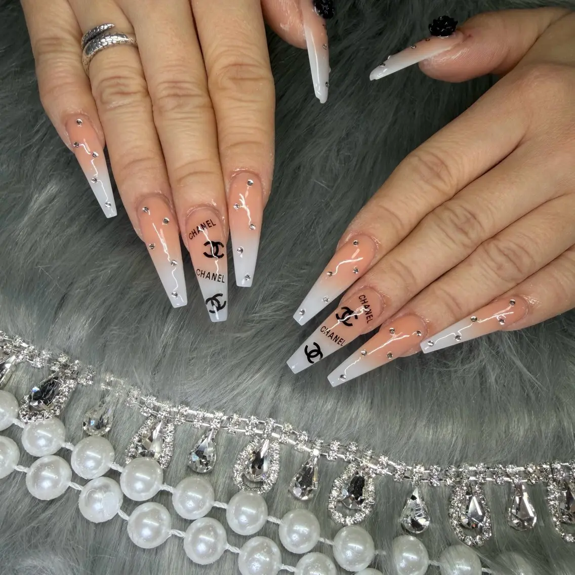 ネイル フレンチネイル ジェルネイル 韓国ネイル ロングネイル マグネットネイル ハンドネイル Nail Salon Growのネイルデザイン