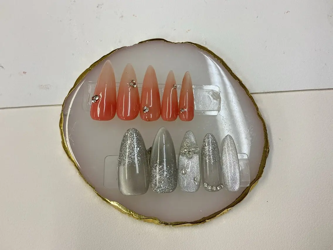 ネイル アートネイル ドット フレンチネイル ガラスフレンチ キラキラネイル ハンドネイル Queeens nailのネイルデザイン