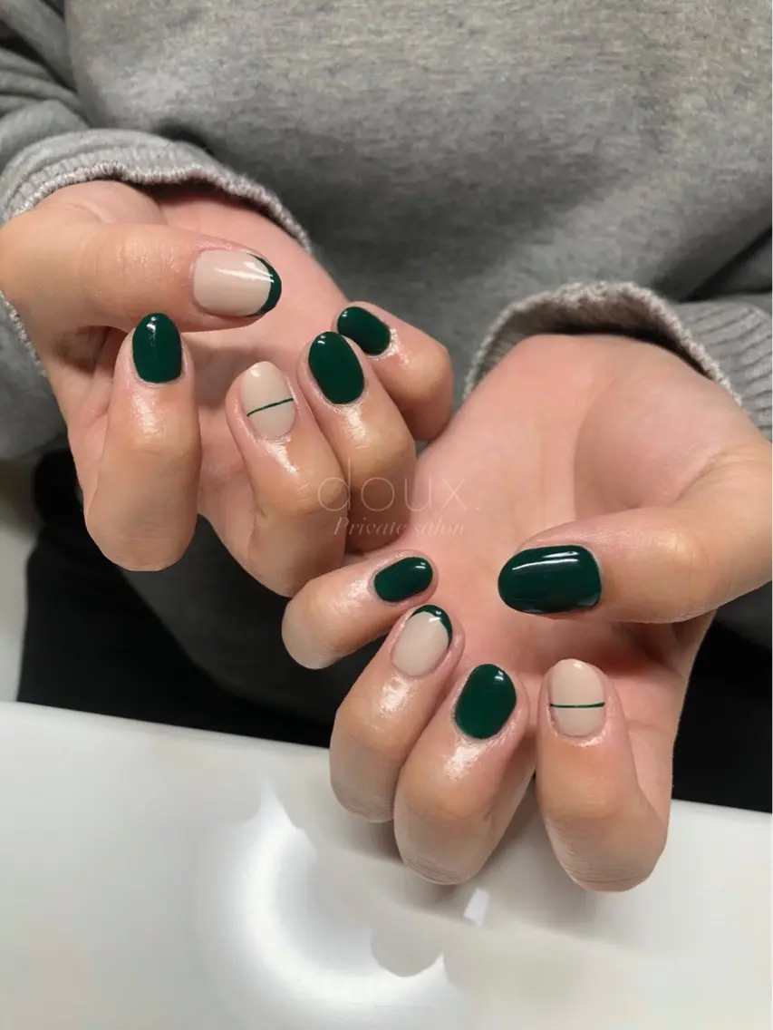 ネイル ボーダー フレンチネイル グリーン 韓国ネイル ニュアンスネイル doux. nailのネイルデザイン