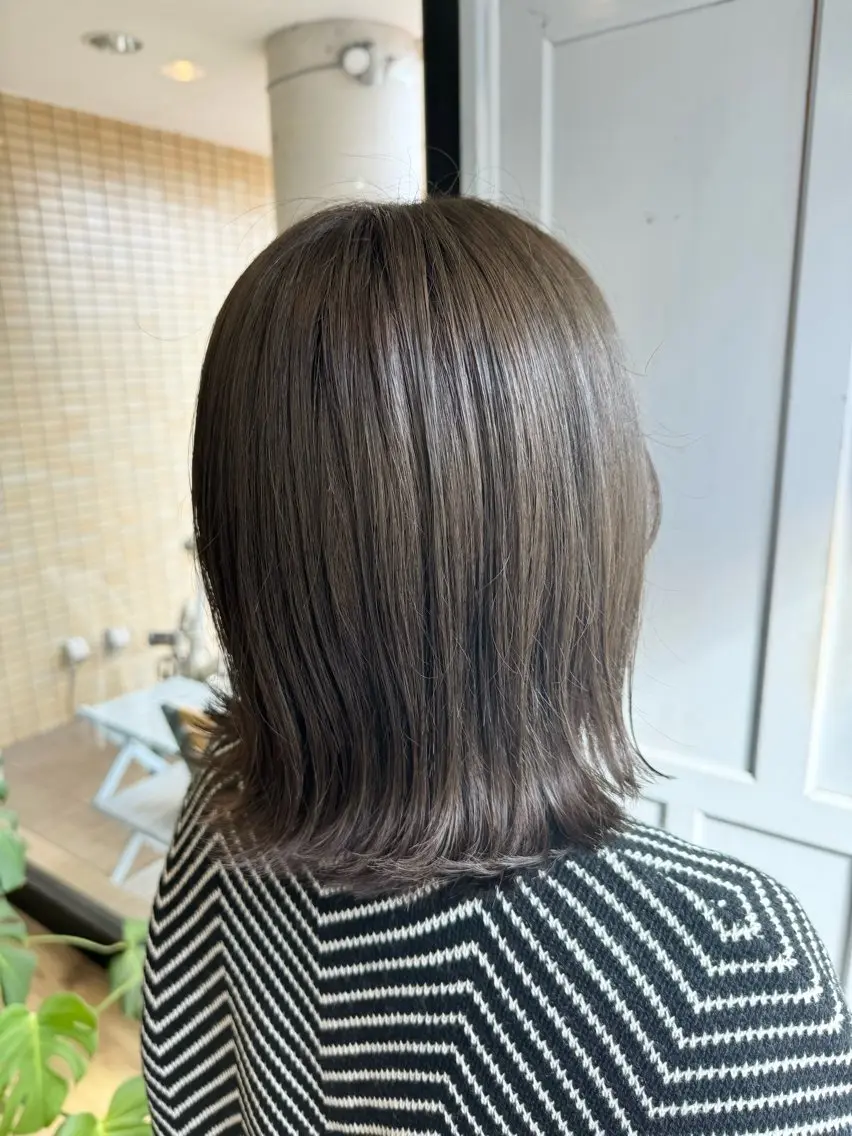 ミディアム カラー グレージュ オリーブグレージュ オリーブグレー ヘアカラー トリートメント ツキダテ ユイのヘアスタイル