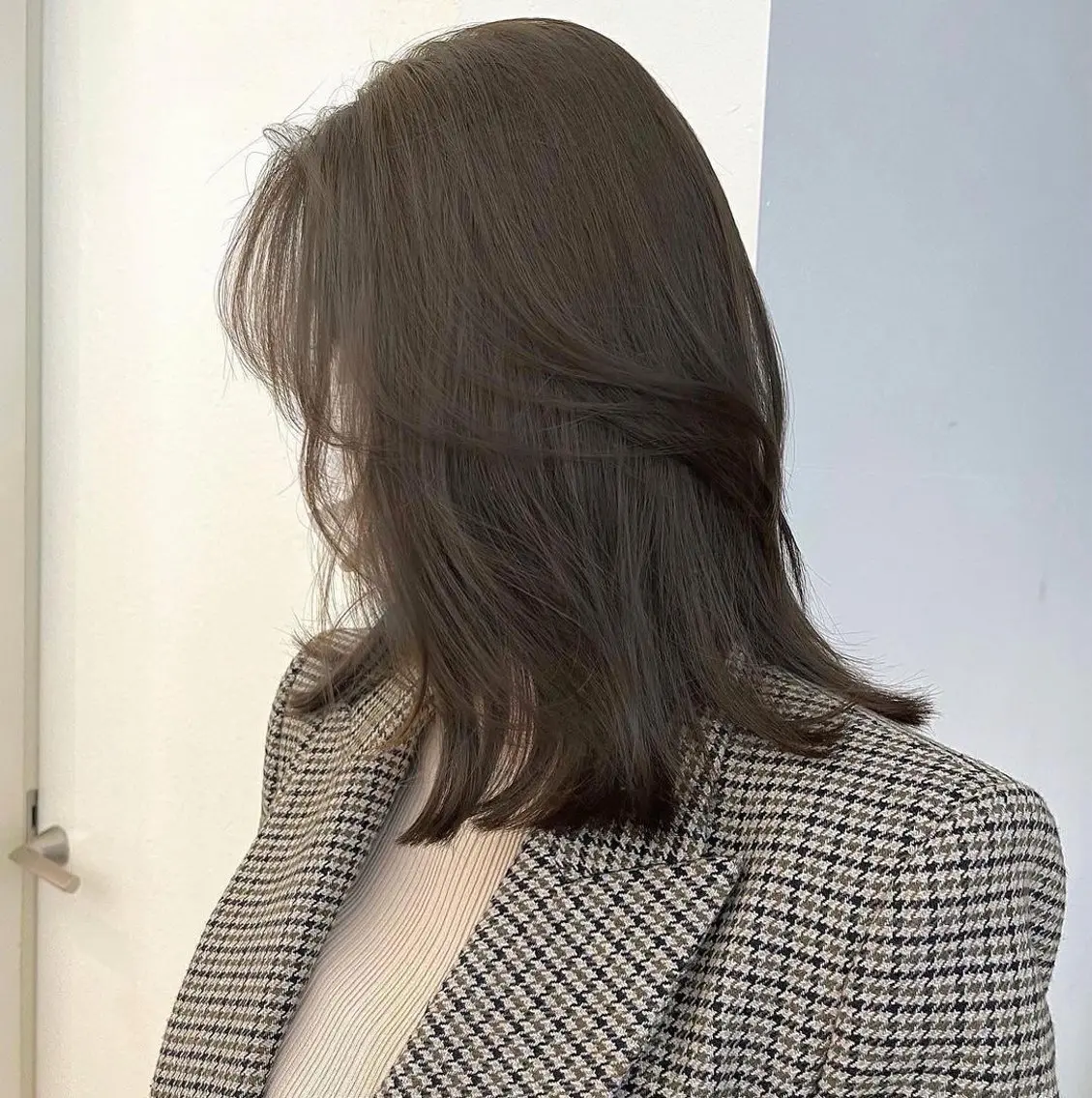 ミディアム カラー パーマ ヘアアレンジ ミディアムレイヤー 透明感カラー グレージュ 顔まわりレイヤー 顔周りカット カット ヘアカラー トリートメント ☘️透明感カラー☘️ レイヤー/コウスケのヘアスタイル