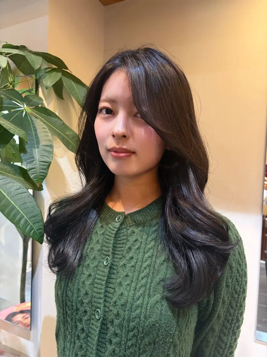 ロング カラー くびれヘア レイヤーカット カット ヘアカラー ゆるふわガーリーst yle🩰yuukaのヘアスタイル