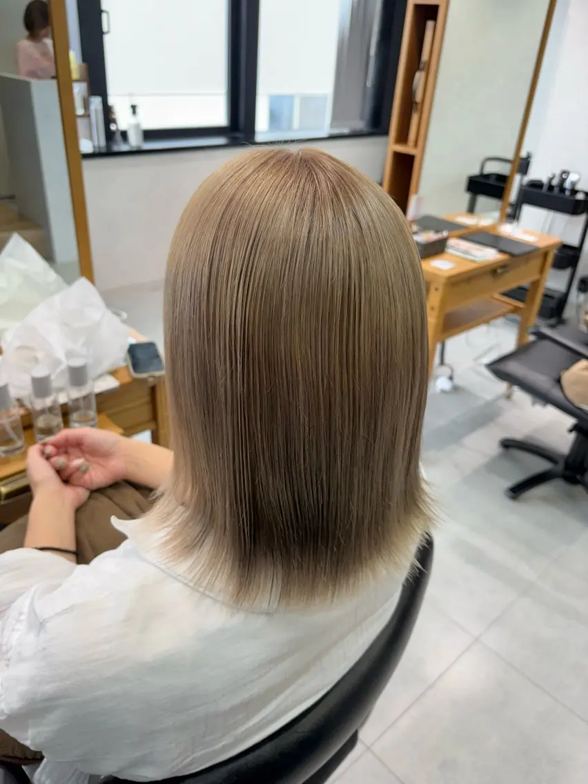 ショート レイヤーカット カット ヘアカラー カラーモデル募集 🤍momoha🤍のヘアスタイル