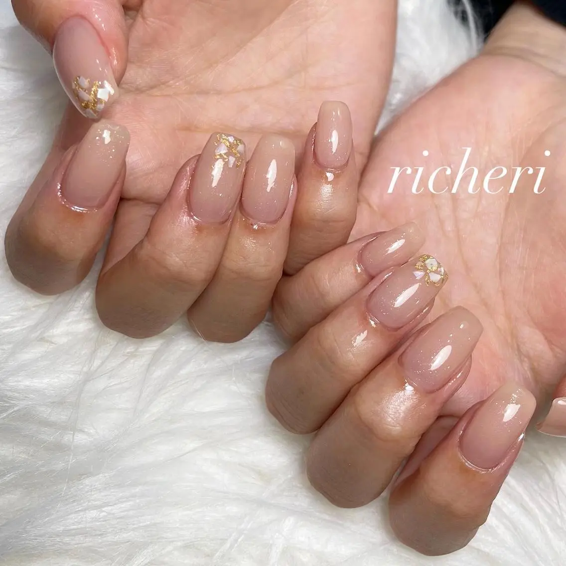 ミディアム ネイル 韓国風ヘア アートネイル フレンチネイル ジェルネイル ガラスフレンチ richeri beautyのエステ・リラクイメージ