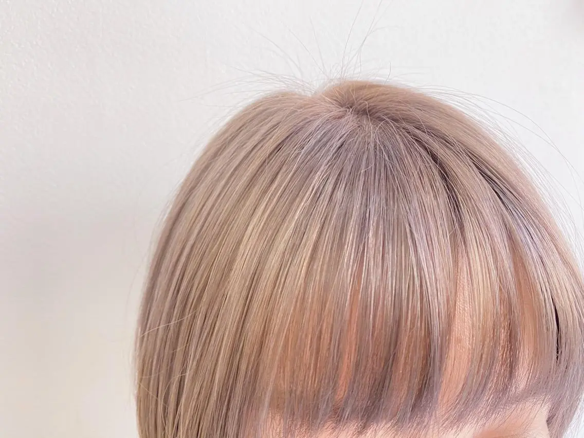 ショート カラー 顔周りレイヤーカット ブリーチminamiのヘアスタイル