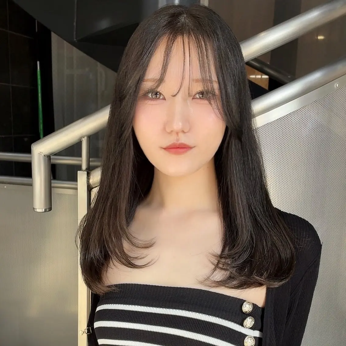 ミディアム アッシュ レイヤーカット カット ヘアカラー calna 古賀 菜摘のヘアスタイル