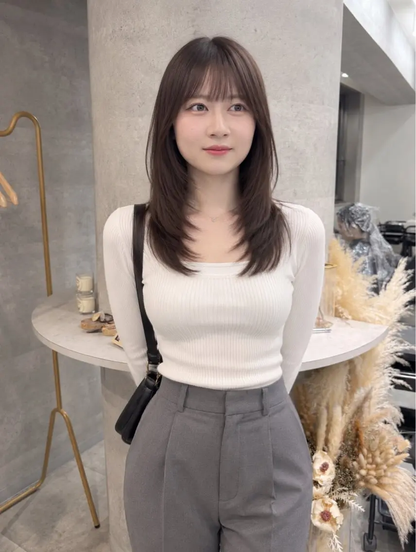 ロング くびれヘア ハッシュカット 韓国風ヘア レイヤーカット ロング カット ヘアカラー 新宿/韓国レイヤー/ 顔まわり透明感カラーのヘアスタイル